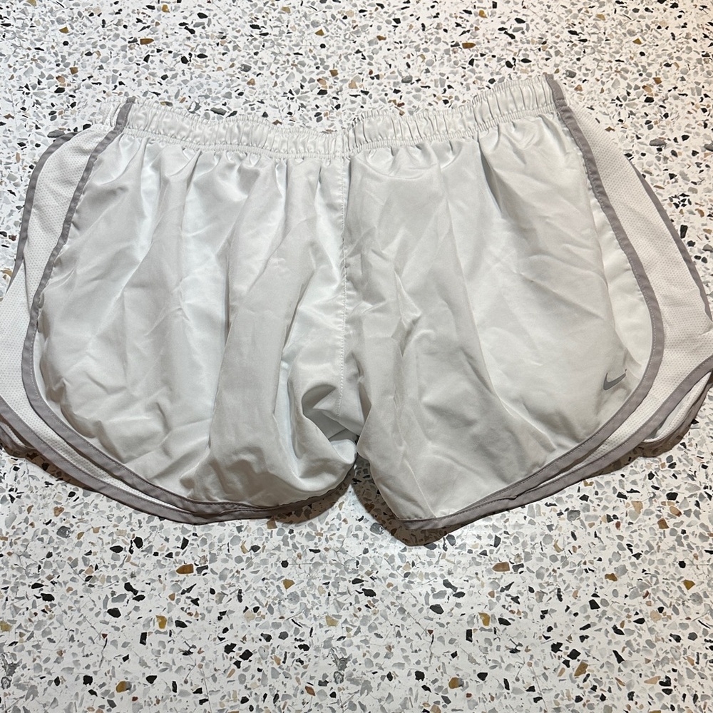 Nike Women's Light Gray Athletic Shorts 2x